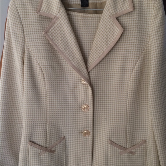 Woman Suit - Picture 1 of 1